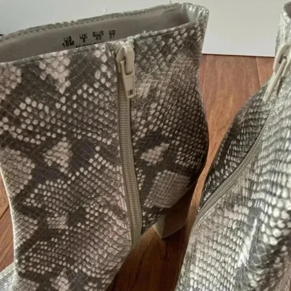 Carlos Santana Grey snakeskin Tibbie ankle boots - Picture 8 of 11